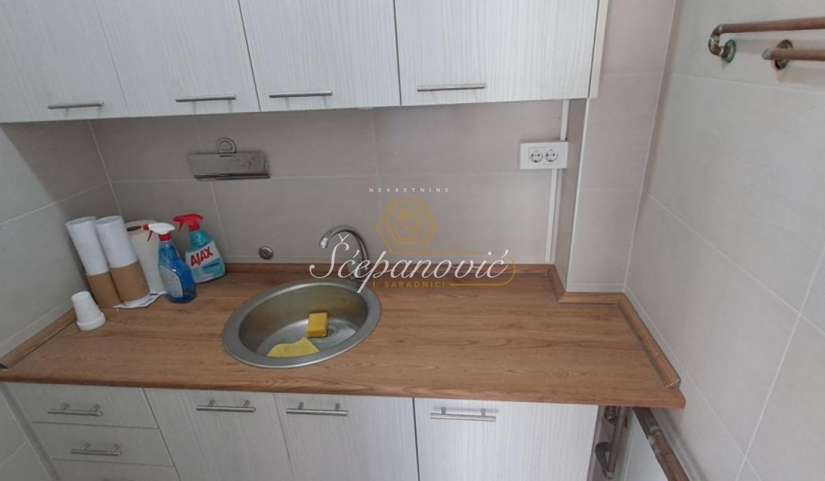 Lokal Izdavanje Novi Sad  139 m2