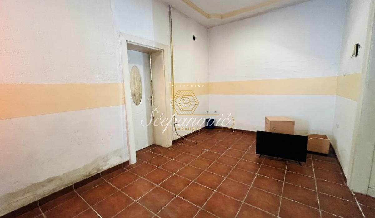 Lokal za izdavanje, Temerin – Centar, Temerin, 202m², 1.000 €/mes