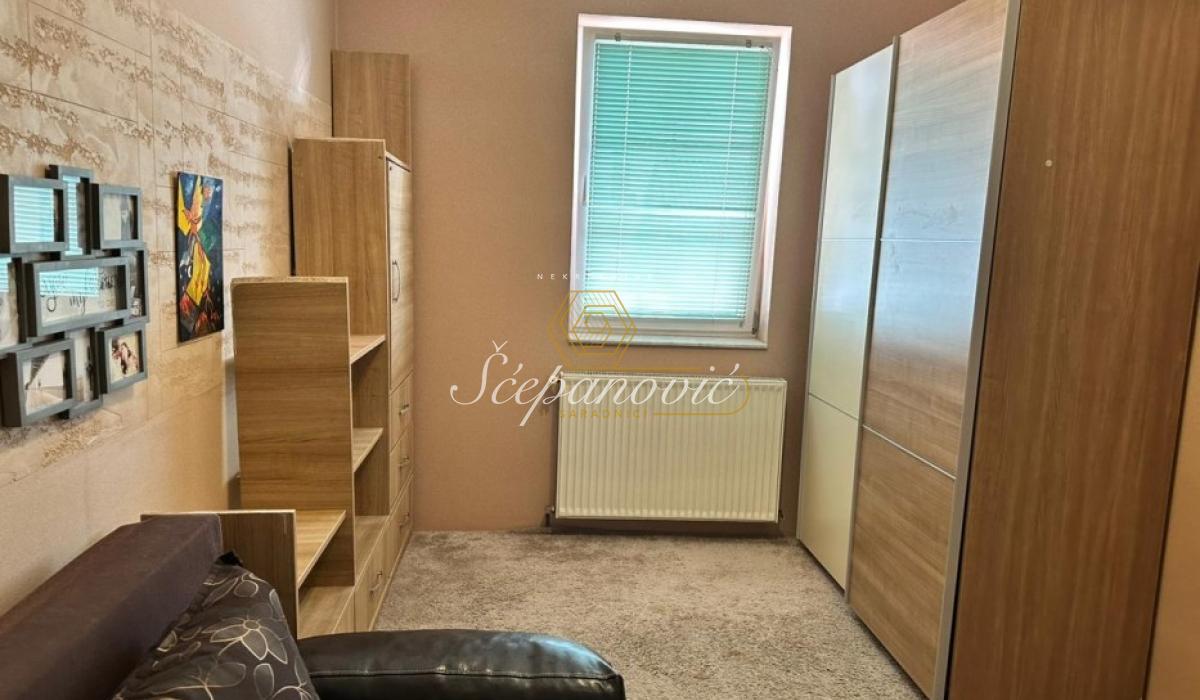 izdavanje-stanova-beograd-dx0L7RhTxK Petosoban stan na prodaju, Temerin – Centar, Temerin, 193m², 170.000 €