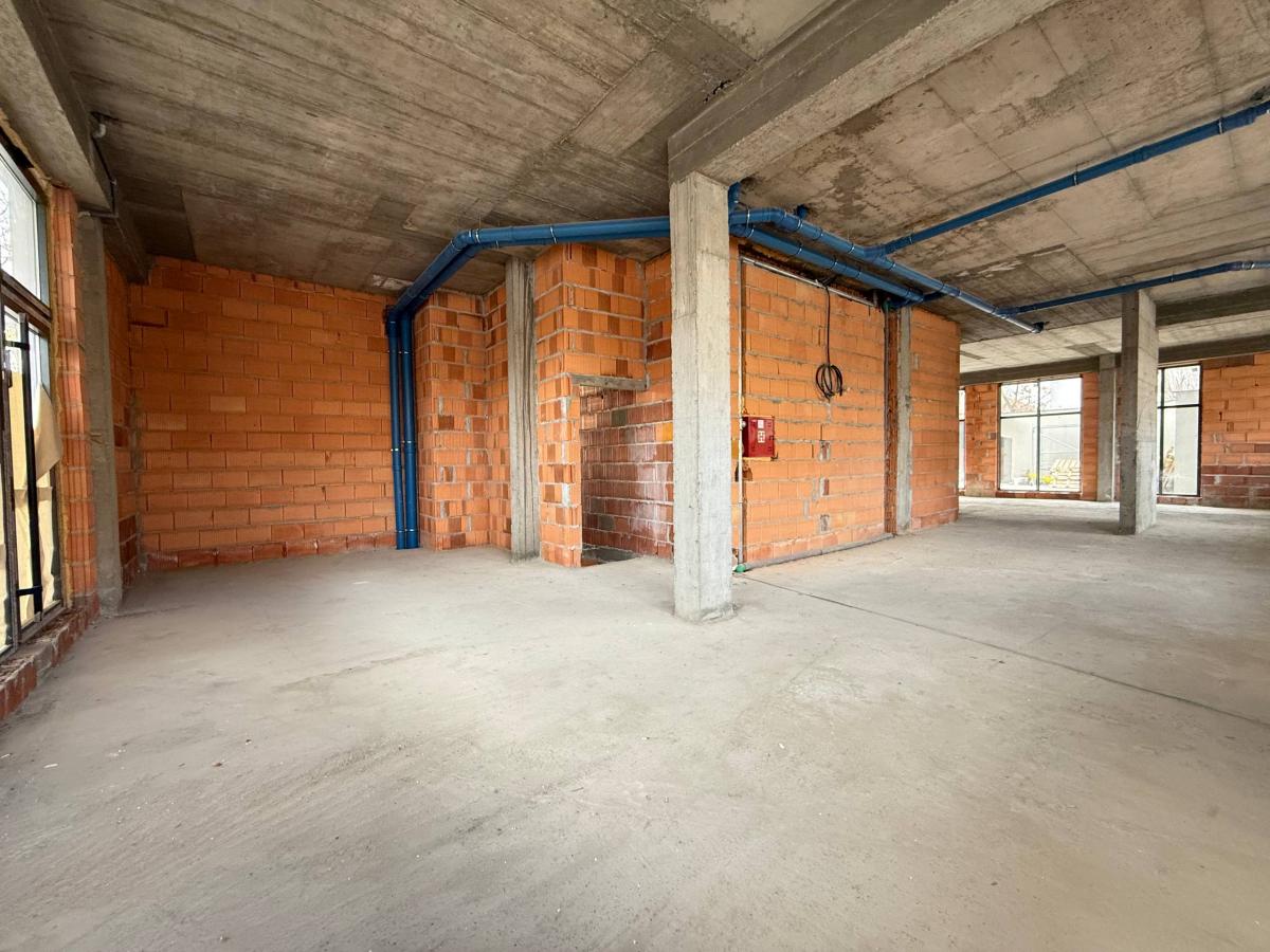 Lokal Izdavanje Novi Sad  220 m2