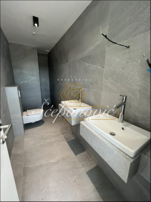Kuća Prodaja Novi Sad  1076 m2