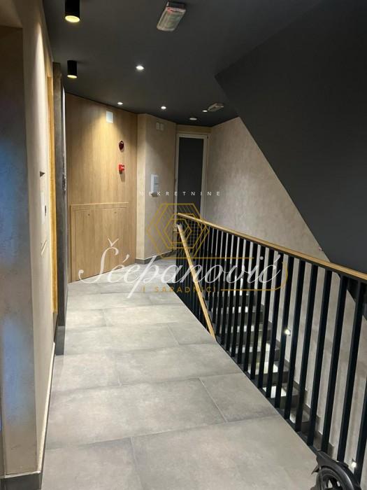 Četvorosoban stan na prodaju, Adamovićevo Naselje, Novi Sad, 240m², 3. sprat, 600.000 €