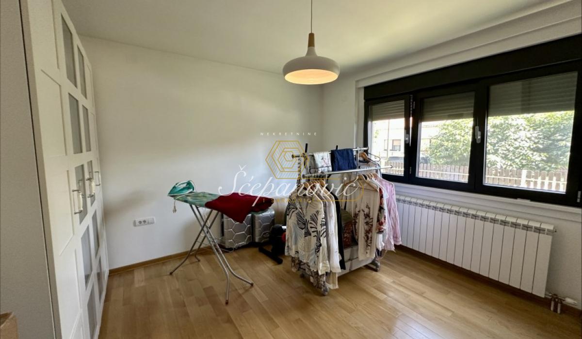Kuća na prodaju, Blok B, Sremska Mitrovica, 135m², 170.000 €