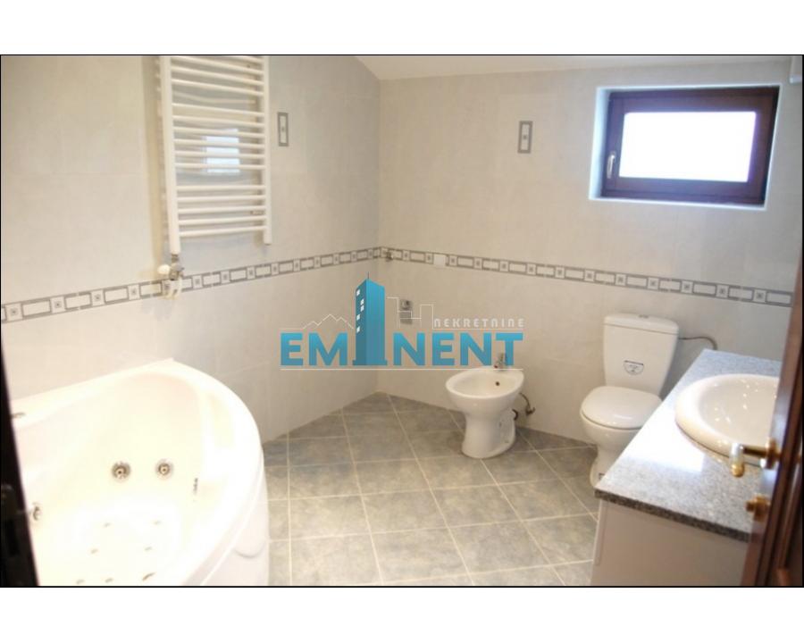 Višesoban stan za izdavanje, Dedinje, Beograd, 300m², 1. sprat, 2.500 €/mes