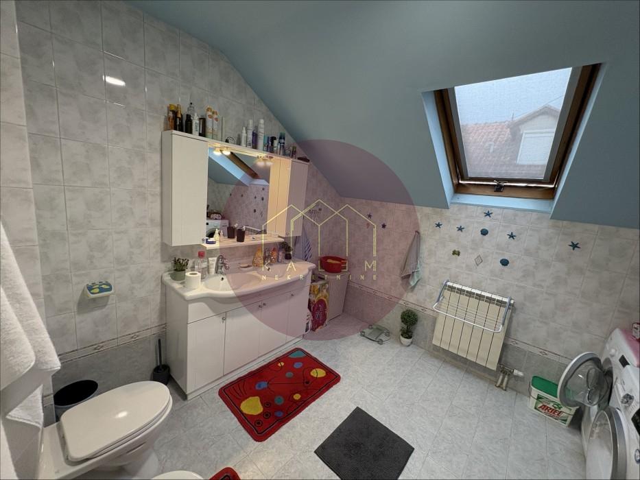 lokali-izdavanje-2Lv1OPbGie Petosoban stan na prodaju, Banovo Brdo, Beograd, 140m², 367.000 €