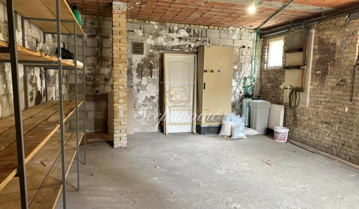 lokali-izdavanje-2uE6TMPDEt Petosoban stan na prodaju, Temerin – Centar, Temerin, 193m², 170.000 €