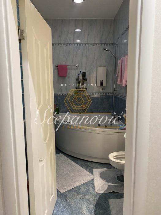 lokali-izdavanje-5MXHZRF25W Četvorosoban stan na prodaju, Centar, Novi Sad, 132m², 390.000 €