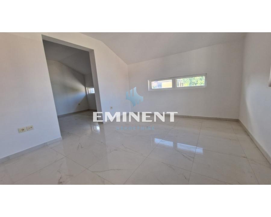 lokali-prodaja-ZXgSZuXNbr Kuća na prodaju, Surčin, Beograd, 345m², 450.000 €