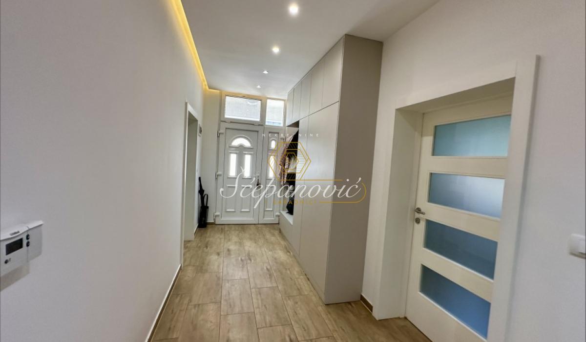 Kuća na prodaju, Blok B, Sremska Mitrovica, 135m², 170.000 €