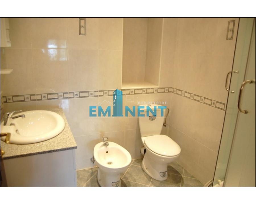 Višesoban stan za izdavanje, Dedinje, Beograd, 300m², 1. sprat, 2.500 €/mes