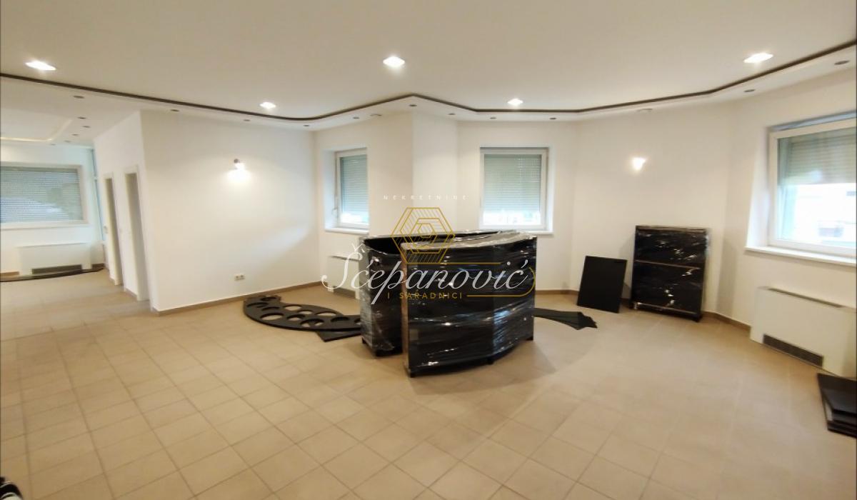 Kuća Prodaja Novi Sad  795 m2