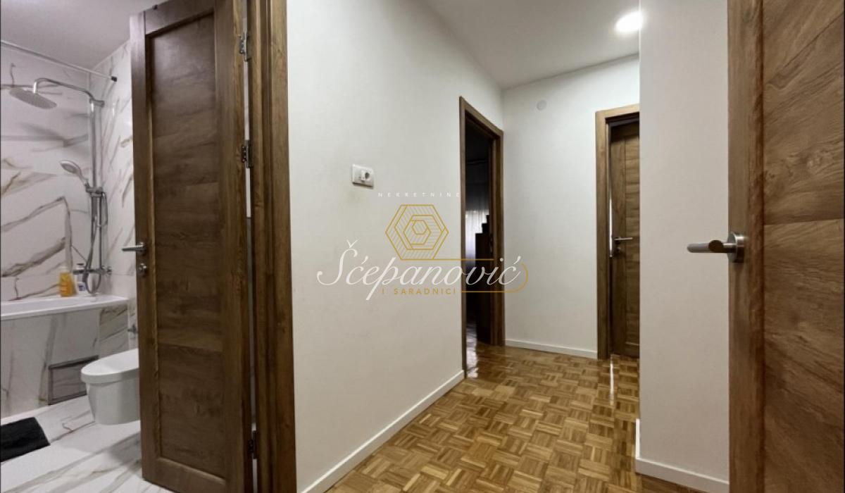 Četvorosoban stan na prodaju, Sajmište, Novi Sad, 96m², 240.000 €