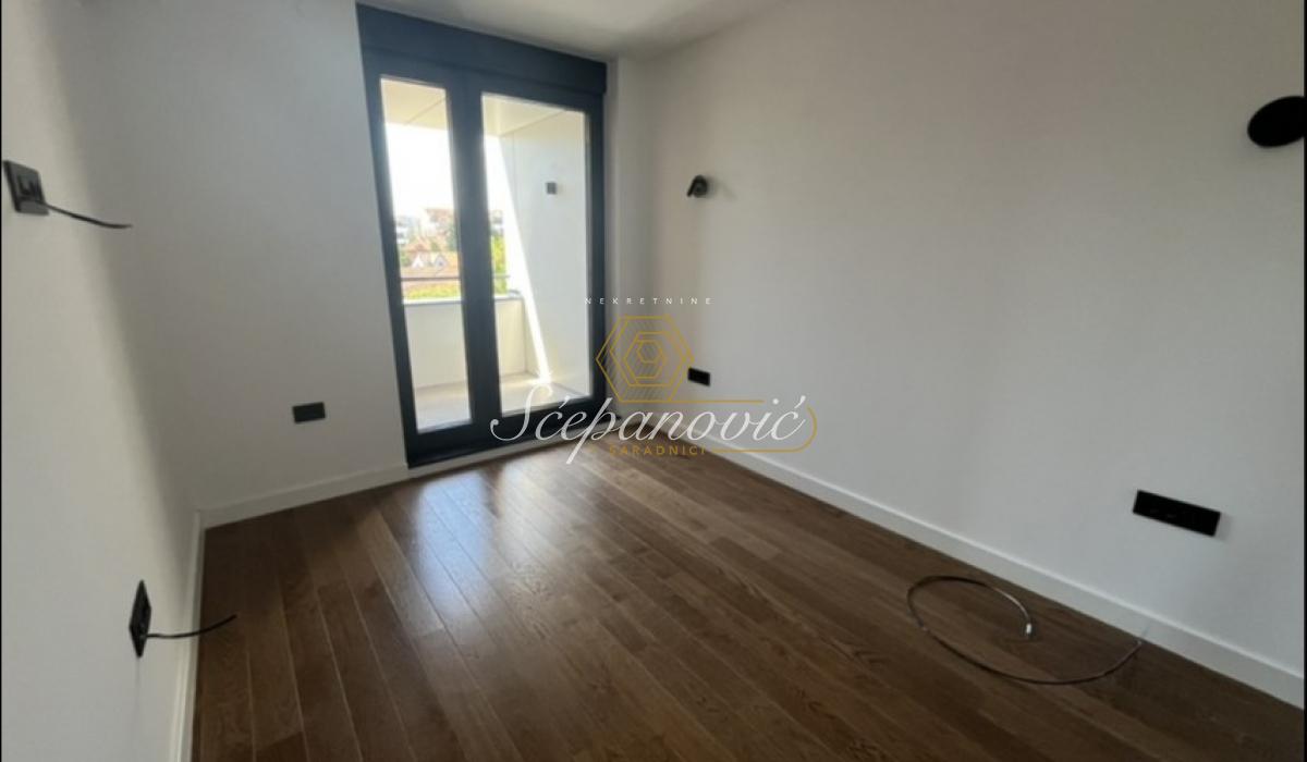prodaja-kuca-whVnHcBUQ9 Stan Prodaja Novi Sad 430 m2