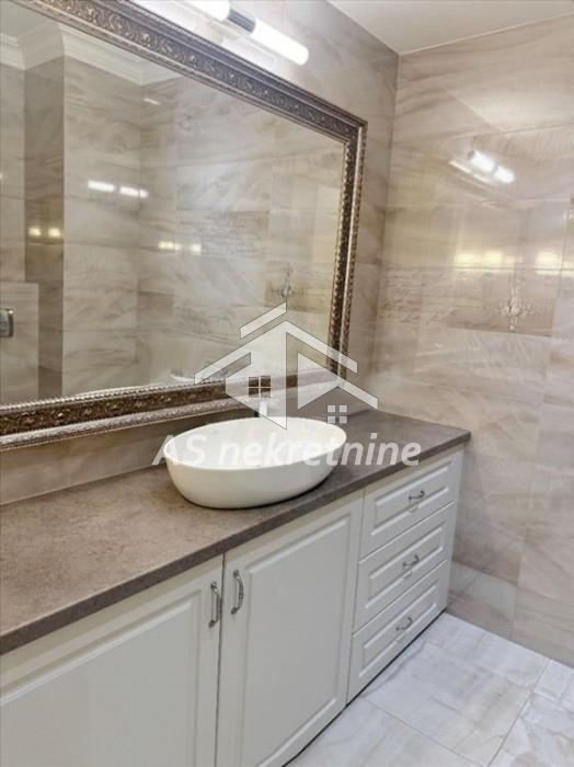 Petosoban stan za izdavanje, Senjak, Beograd, 215m², 5.000 €/mes