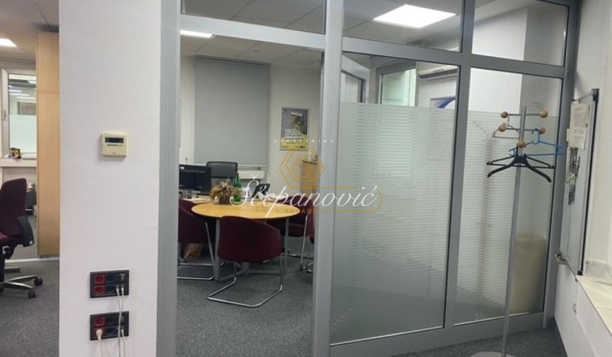 Lokal Izdavanje Novi Sad  353 m2
