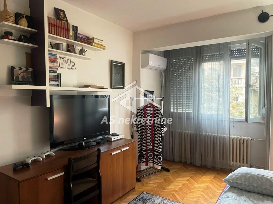 Trosoban stan za izdavanje, Pravni Fakultet – Vračar, Beograd, 70m², 1.300 €/mes