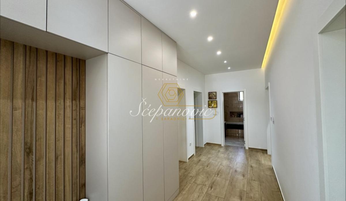 Kuća na prodaju, Blok B, Sremska Mitrovica, 135m², 170.000 €