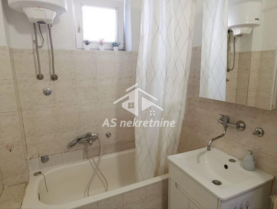 Trosoban stan za izdavanje, Dedinje, Beograd, 80m², 1.300 €/mes