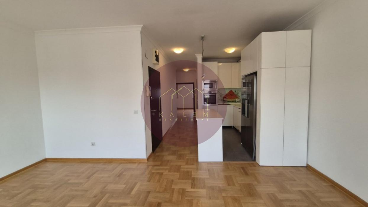 Stan Izdavanje Beograd Lekino Brdo 108 m2