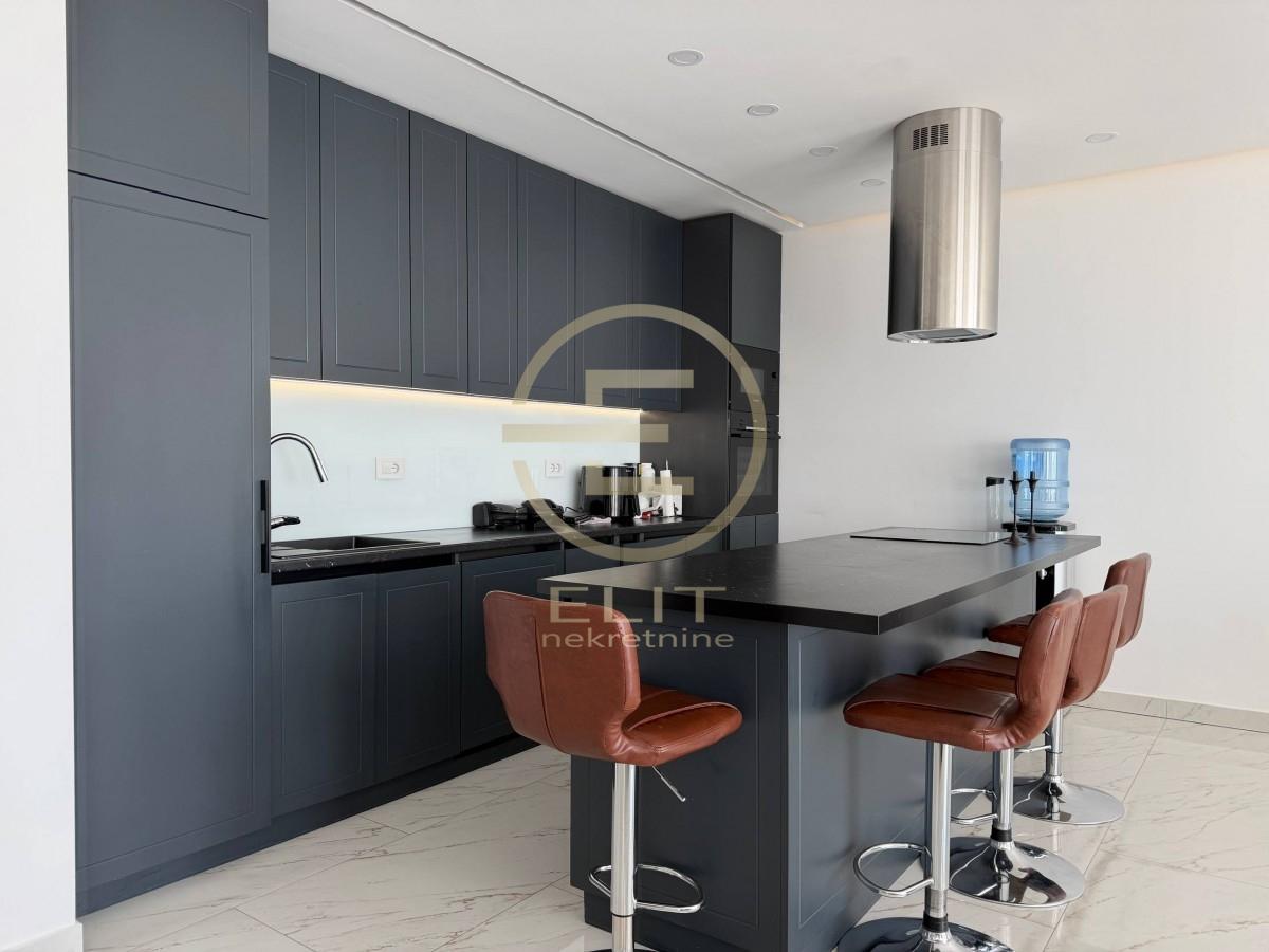 prodaja-stanova-55DdKm8yIn Kuća na prodaju, Sremska Kamenica, Novi Sad, 173m², 545.000 €