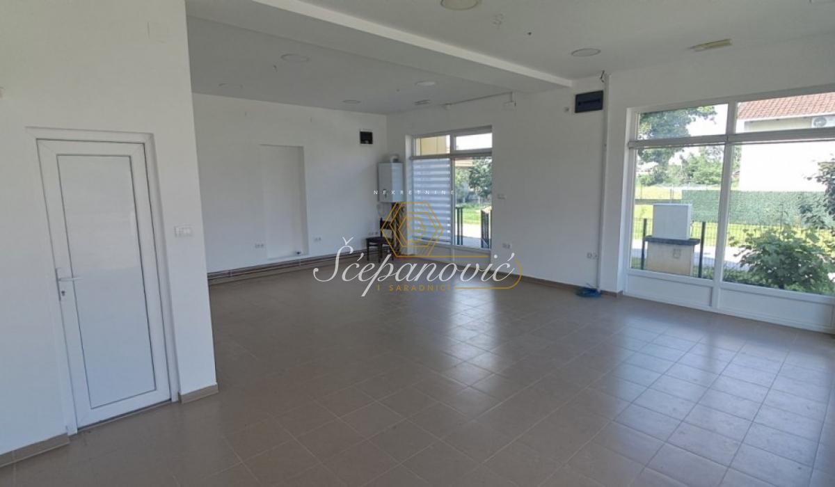 Lokal Izdavanje Novi Sad  139 m2