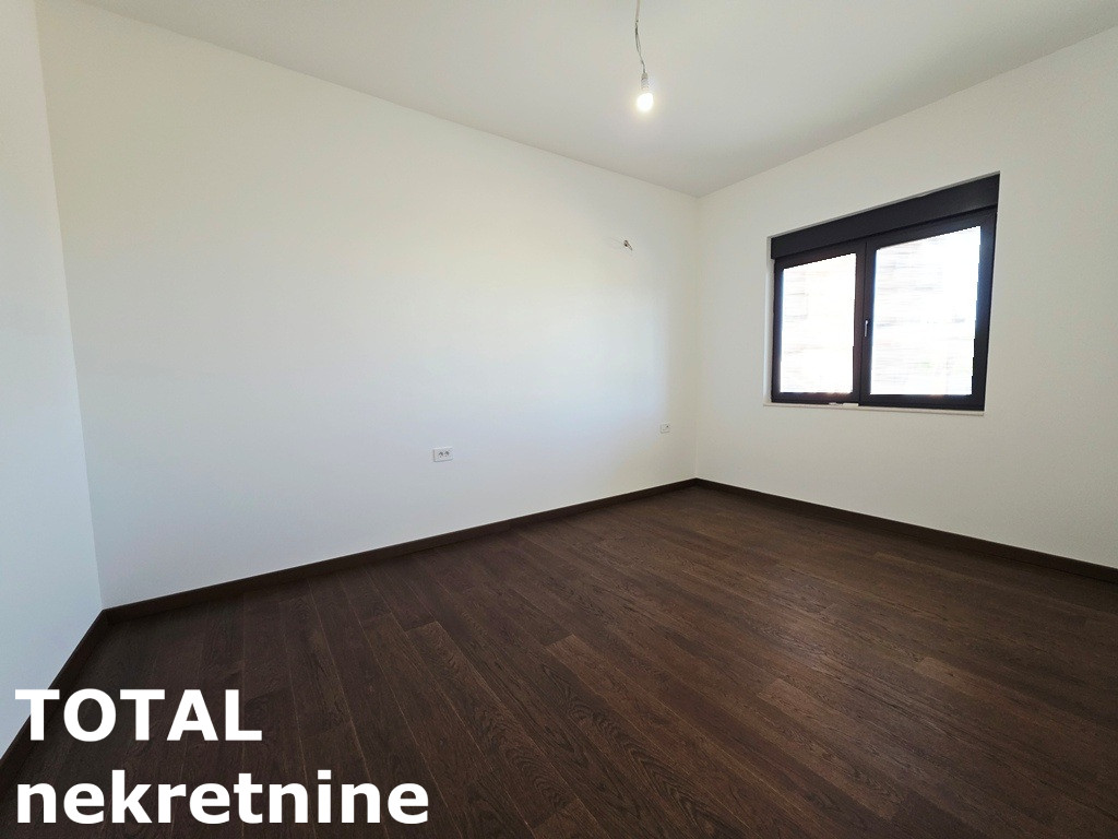 Petosoban stan na prodaju, Sremska Kamenica, Novi Sad, 154m², Prizemlje, 346.500 €