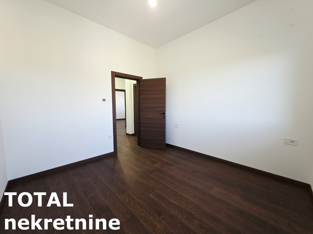 Petosoban stan na prodaju, Sremska Kamenica, Novi Sad, 154m², Prizemlje, 346.500 €