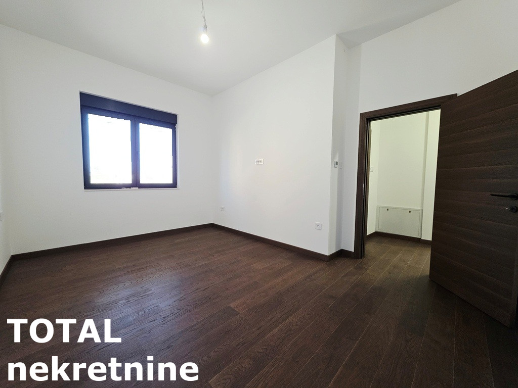 Petosoban stan na prodaju, Sremska Kamenica, Novi Sad, 154m², Prizemlje, 346.500 €
