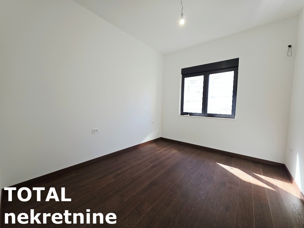 Petosoban stan na prodaju, Sremska Kamenica, Novi Sad, 154m², Prizemlje, 346.500 €