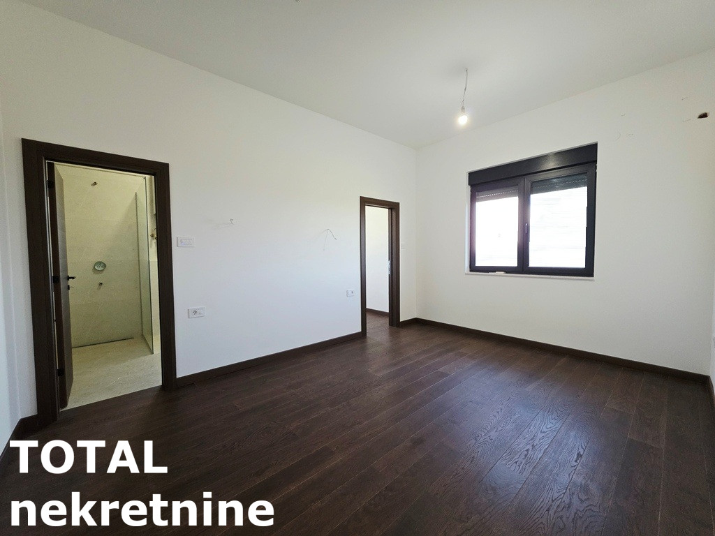 Petosoban stan na prodaju, Sremska Kamenica, Novi Sad, 154m², Prizemlje, 346.500 €
