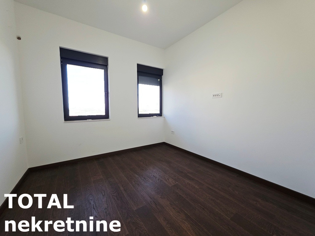 Petosoban stan na prodaju, Sremska Kamenica, Novi Sad, 154m², Prizemlje, 346.500 €