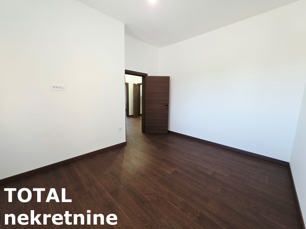 Petosoban stan na prodaju, Sremska Kamenica, Novi Sad, 154m², Prizemlje, 346.500 €