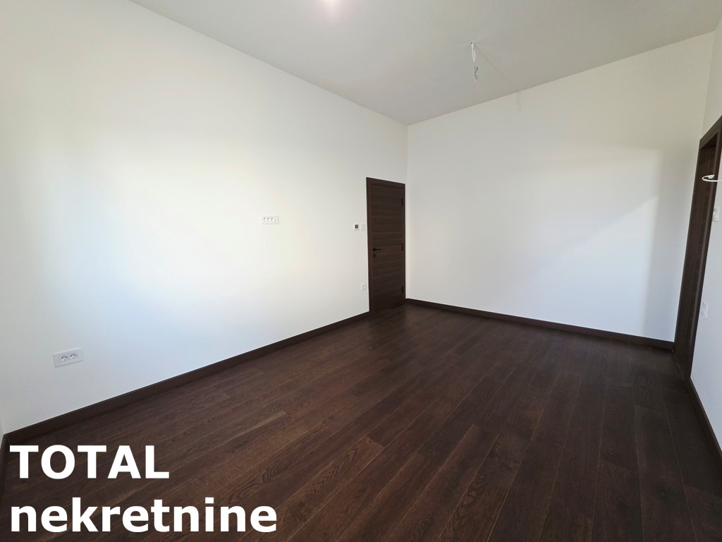 Petosoban stan na prodaju, Sremska Kamenica, Novi Sad, 154m², Prizemlje, 346.500 €