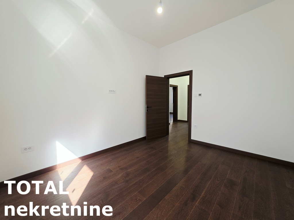 Petosoban stan na prodaju, Sremska Kamenica, Novi Sad, 154m², Prizemlje, 346.500 €