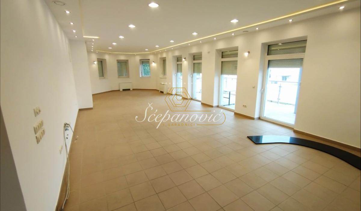 Kuća Prodaja Novi Sad  795 m2