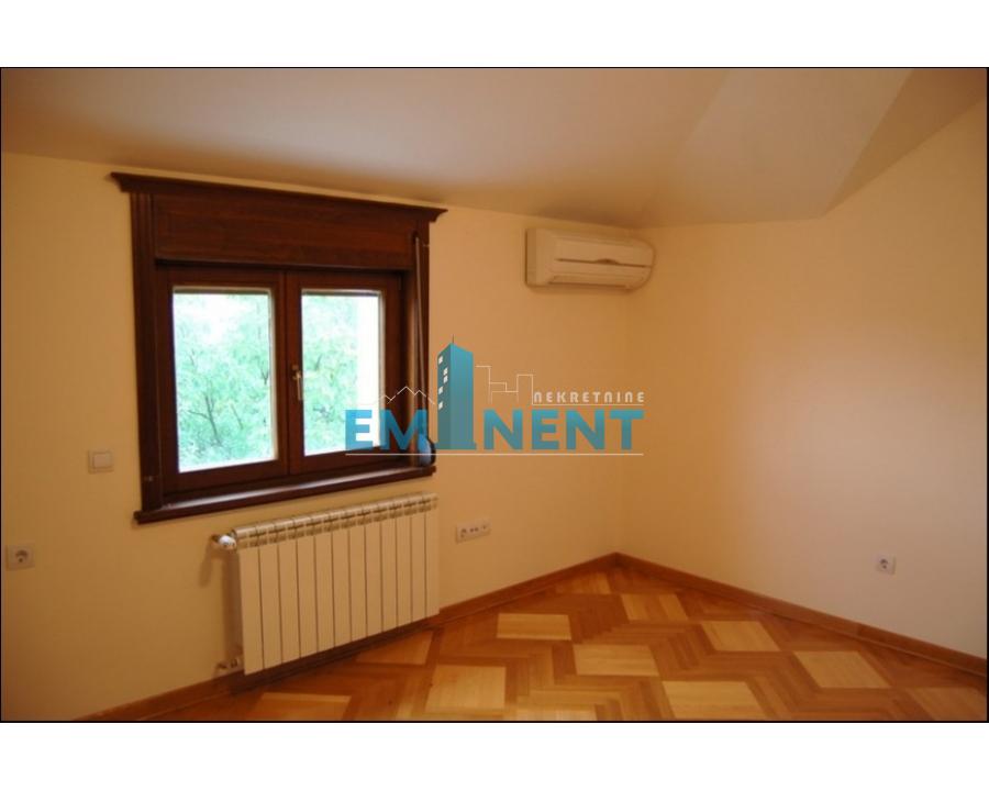 Višesoban stan za izdavanje, Dedinje, Beograd, 300m², 1. sprat, 2.500 €/mes