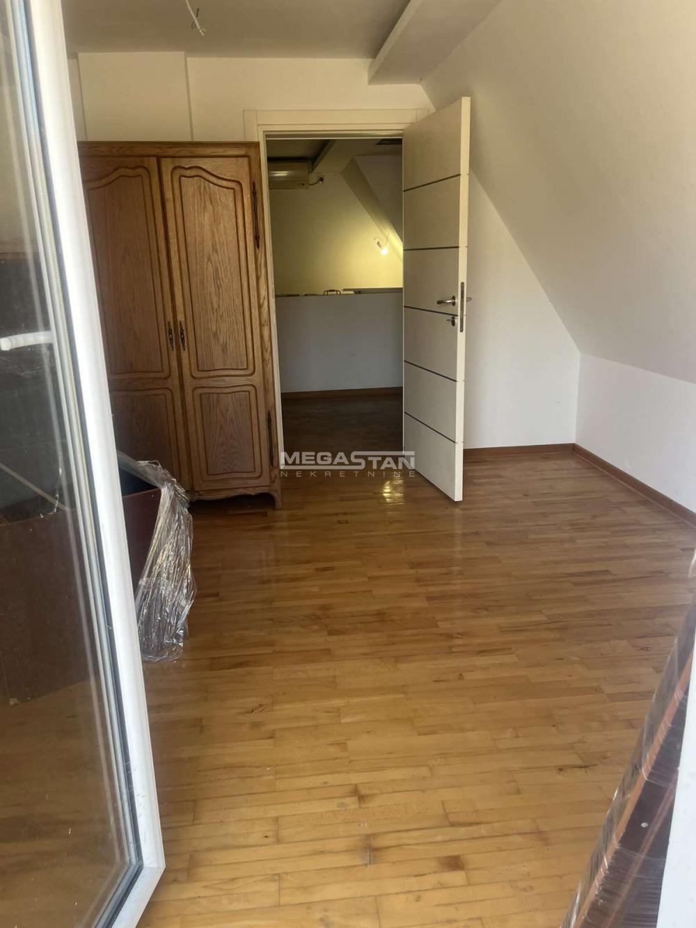 Kuća Prodaja Beograd  202 m2
