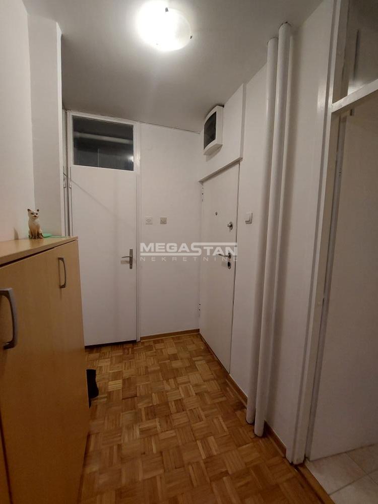 Trosoban stan za izdavanje, Banjica, Beograd, 77m², 650 €/mes