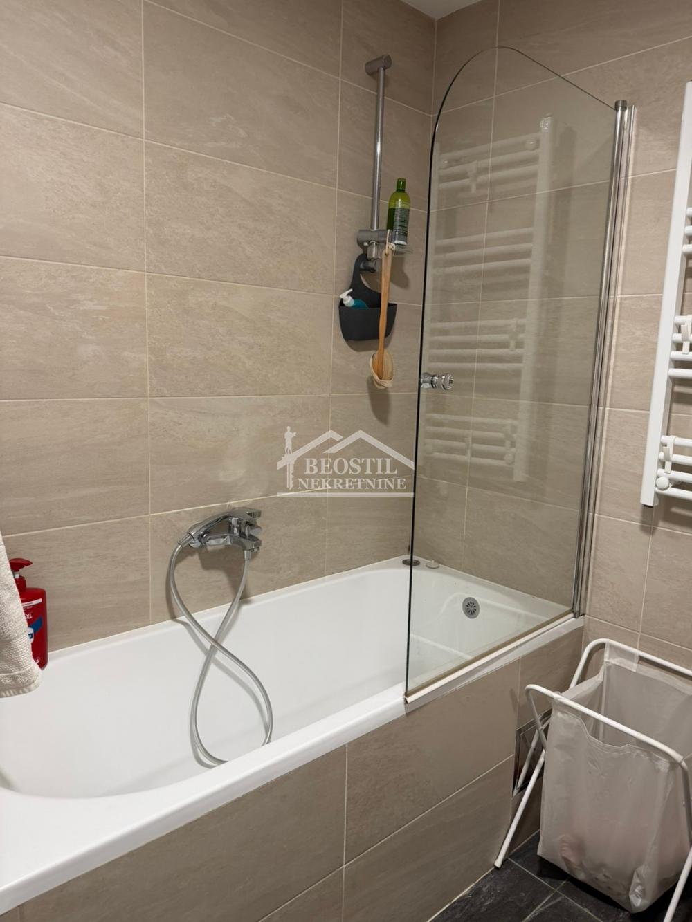 Dvoiposoban stan za izdavanje, Cvetkova Pijaca, Beograd, 62m², 950 €/mes