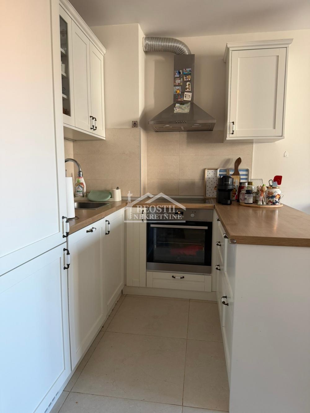 Stan Izdavanje Beograd Cvetkova Pijaca 62 m2