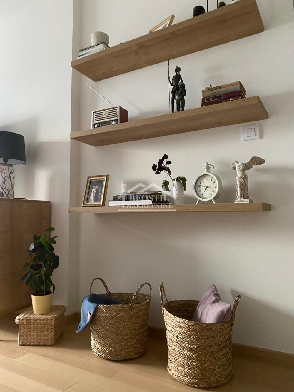 Stan Izdavanje Beograd Cvetkova Pijaca 62 m2