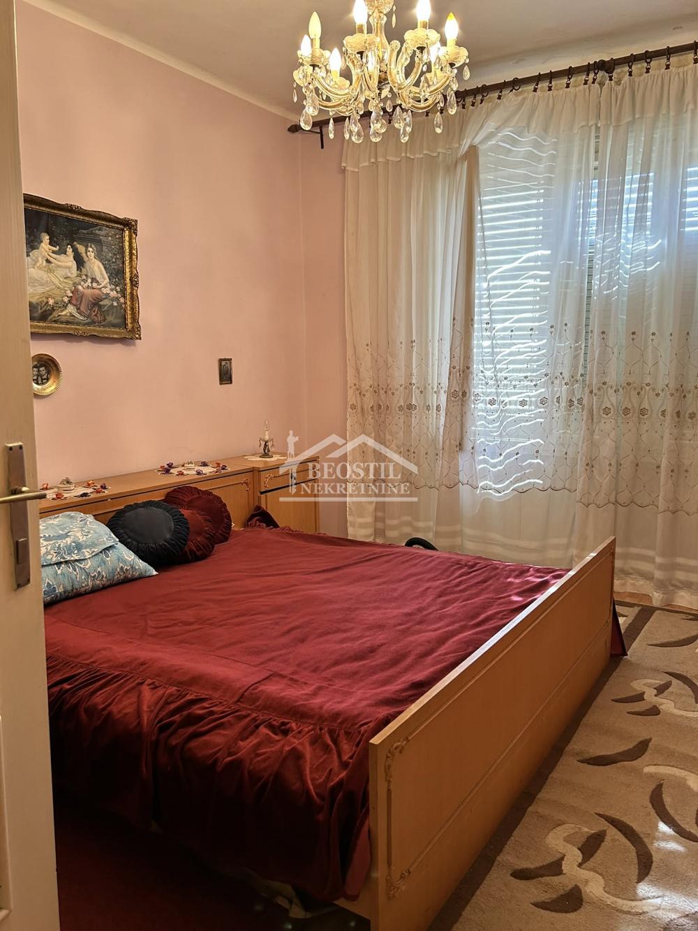 Kuća Prodaja Stara Pazova  214 m2