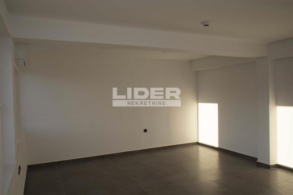 148120276_13_20251124122642 Lokal za izdavanje, Karaburma, Beograd, 1450m², 13.000 €/mes
