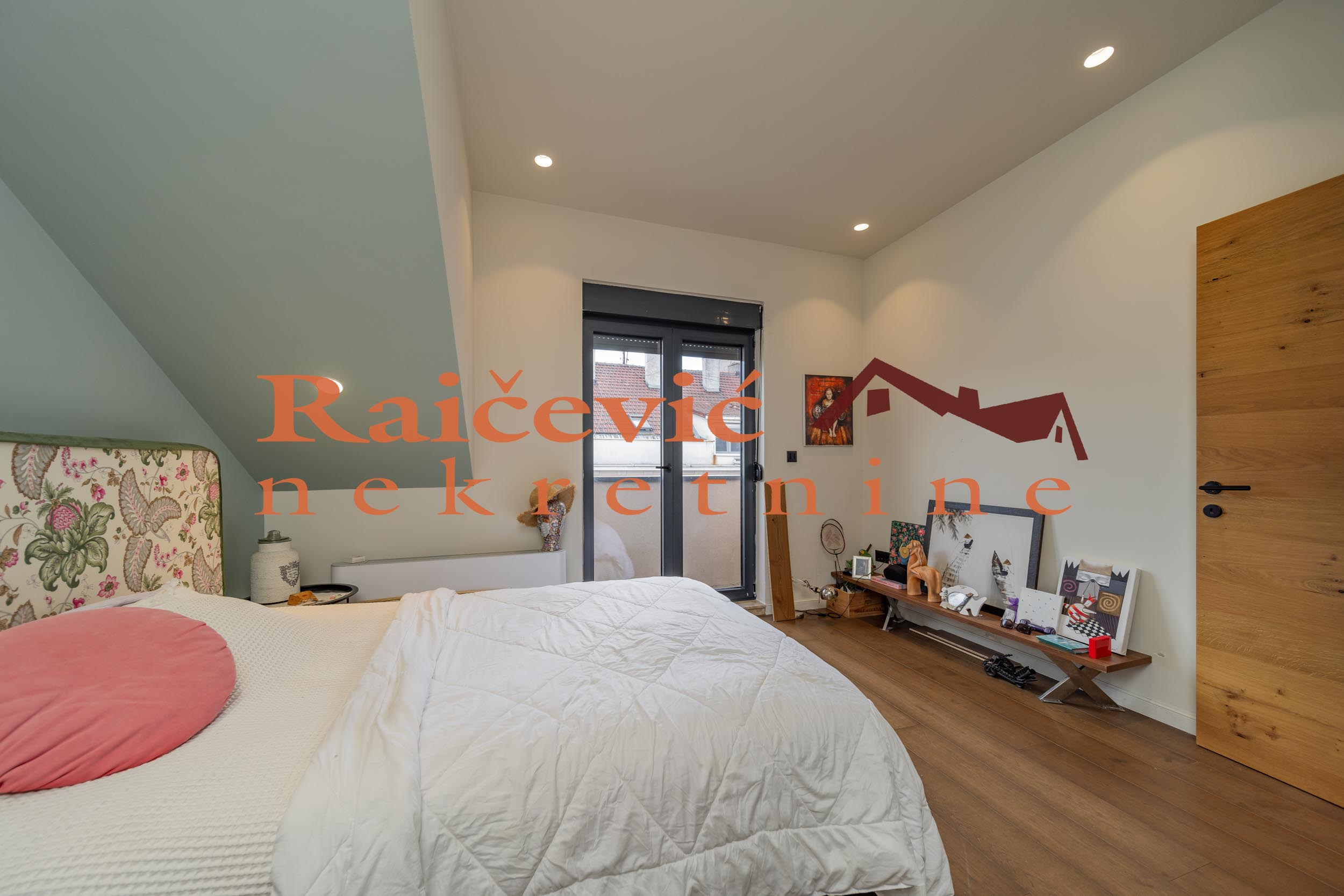 Trosoban stan na prodaju, Kalenić, Beograd, 112m², 460.000 €