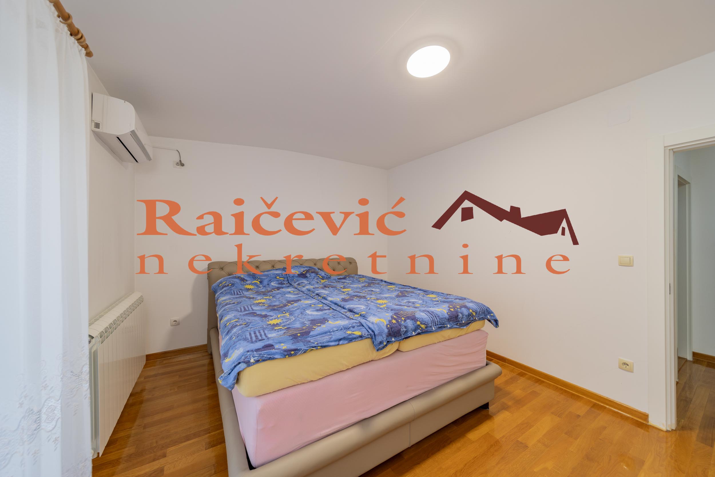 153906 Trosoban stan na prodaju, Đeram Pijaca, Beograd, 110m², 375.000 €
