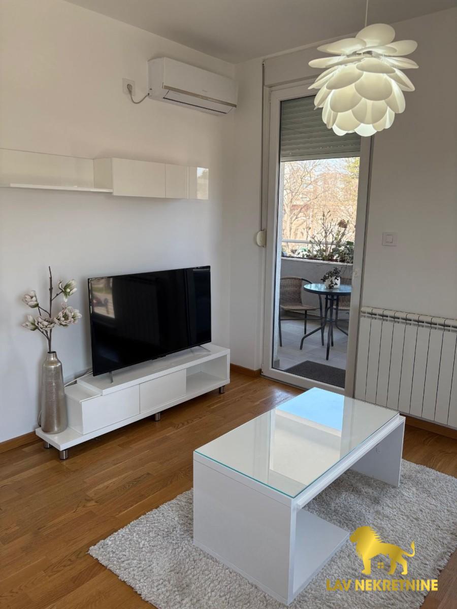 Stan Izdavanje Novi Sad  35 m2