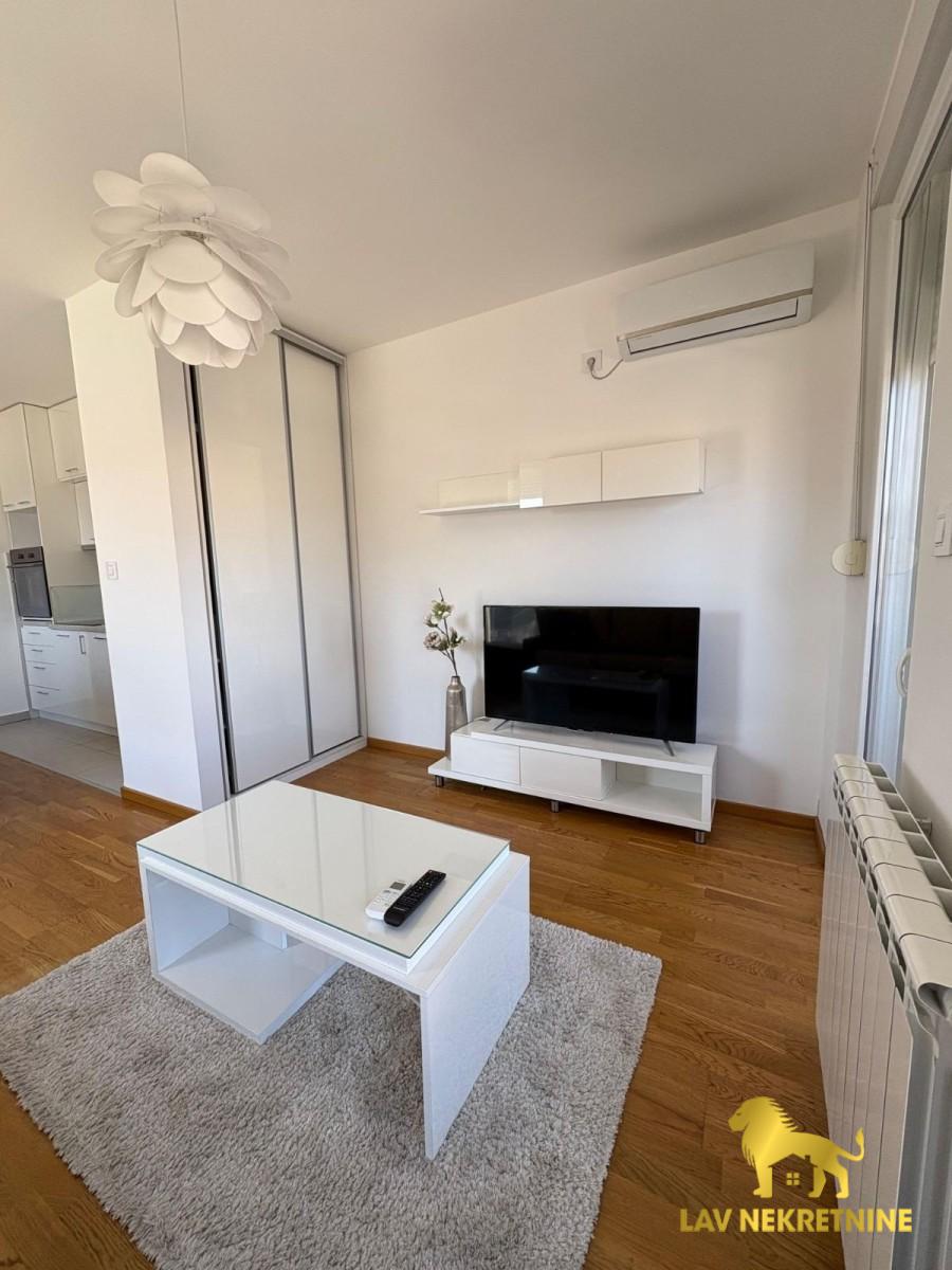 Stan Izdavanje Novi Sad  35 m2