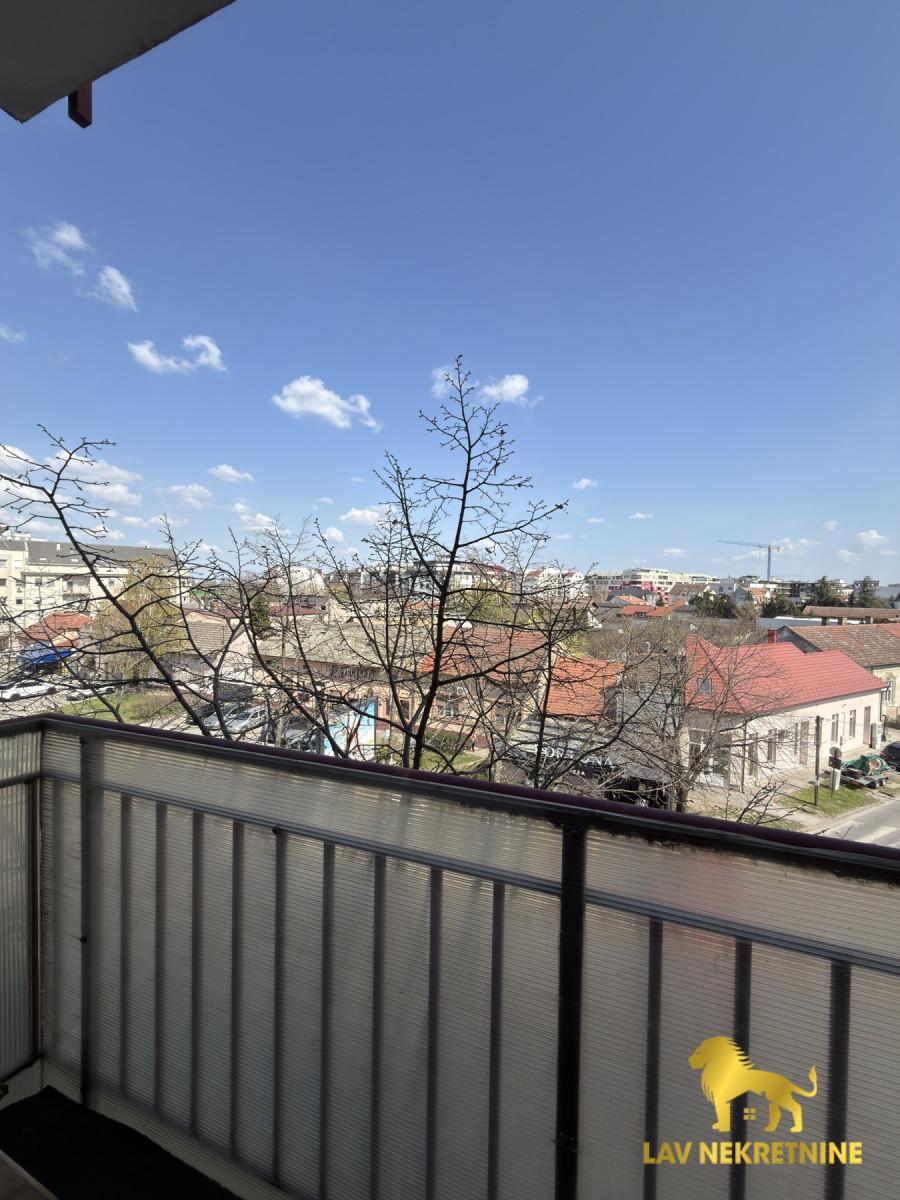 Jednosoban stan za izdavanje, Rotkvarija, Novi Sad, 30m², 300 €/mes