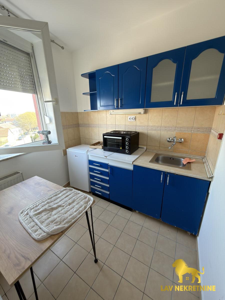 Jednosoban stan za izdavanje, Rotkvarija, Novi Sad, 30m², 300 €/mes