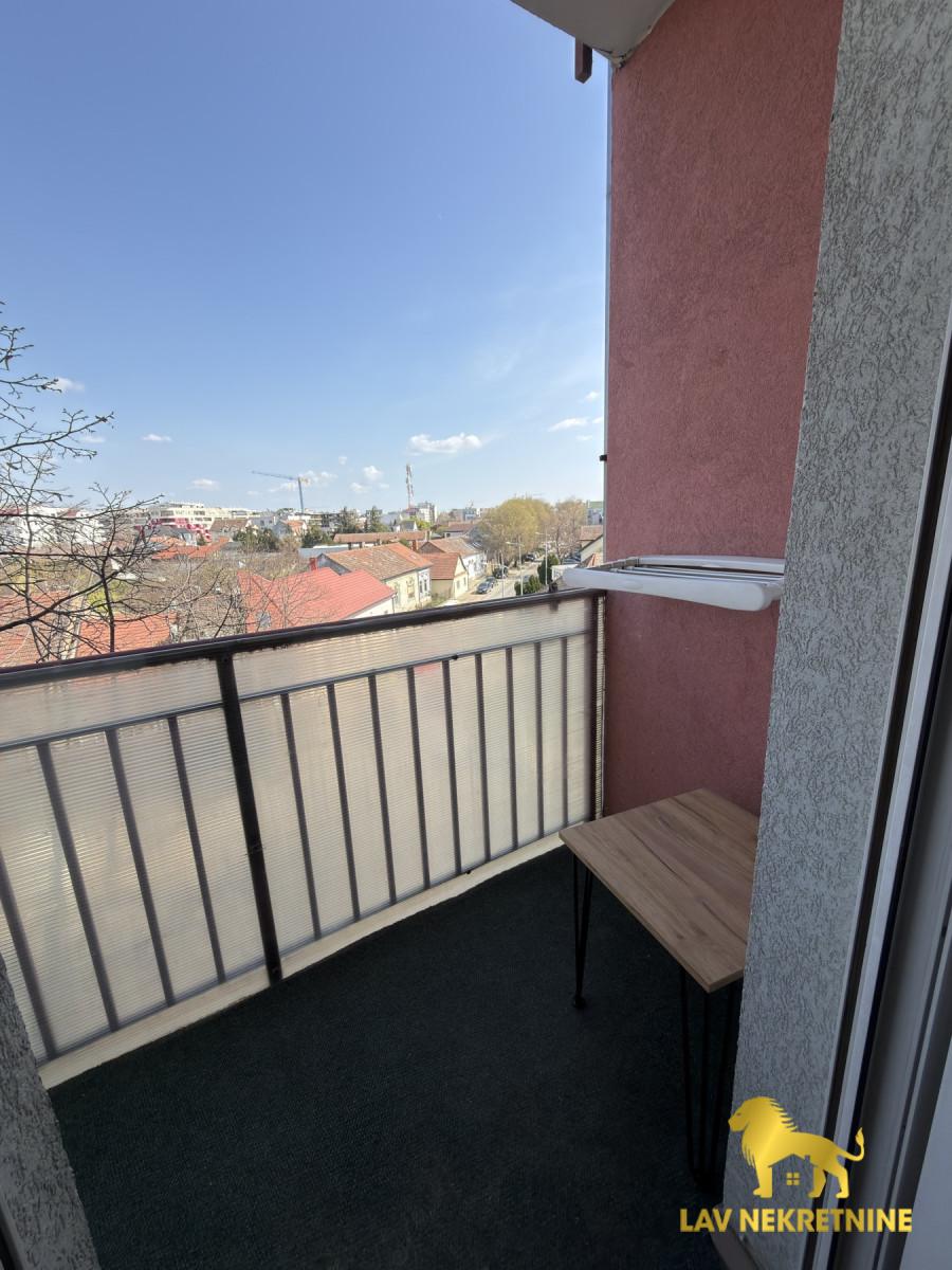 Jednosoban stan za izdavanje, Rotkvarija, Novi Sad, 30m², 300 €/mes